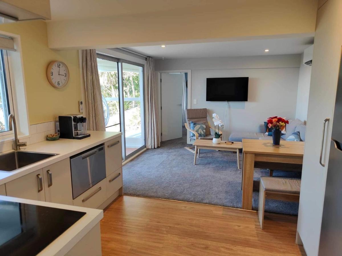 Fully Renovated Hillside Apartment Close To City Christchurch Exterior photo