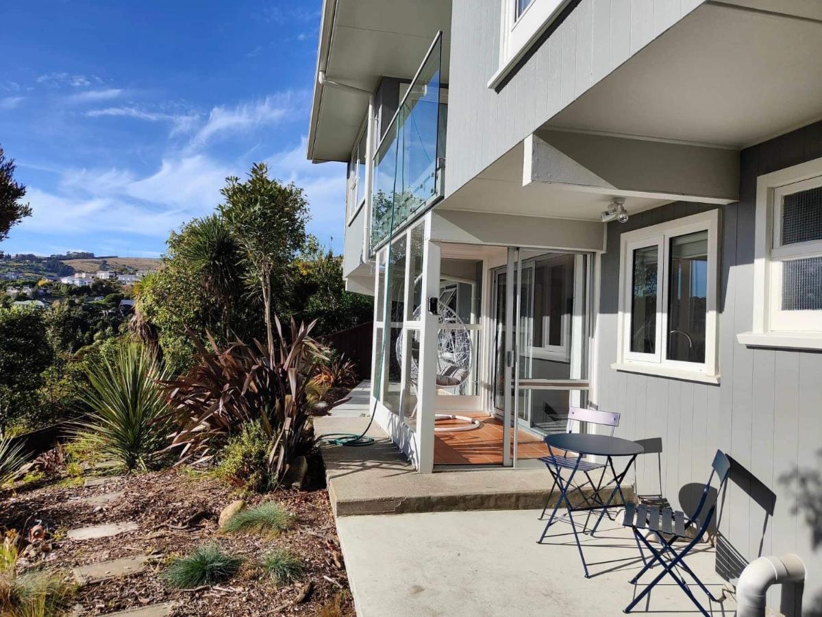 Fully Renovated Hillside Apartment Close To City Christchurch Exterior photo